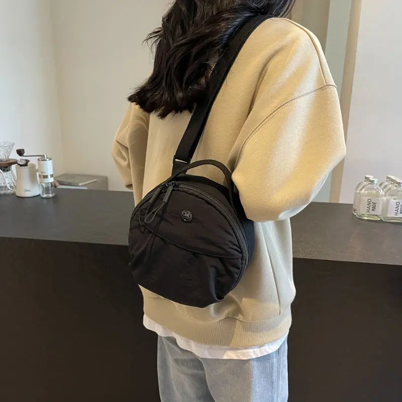 Cute Korean Style Nylon Shoulder Bag Mobile Phone Storage Purse Small Round Bag Handbags Wallet Bags Mini Crossbody Bag 250903