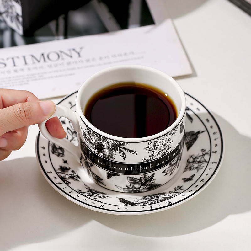 Luxury Designer Retro Creative Mugs Ceramic High Value With Lid Water Cup Home Coffee Cup Advanced Ins Style Cup Office Tumblers Tea Bottles Drinkware
