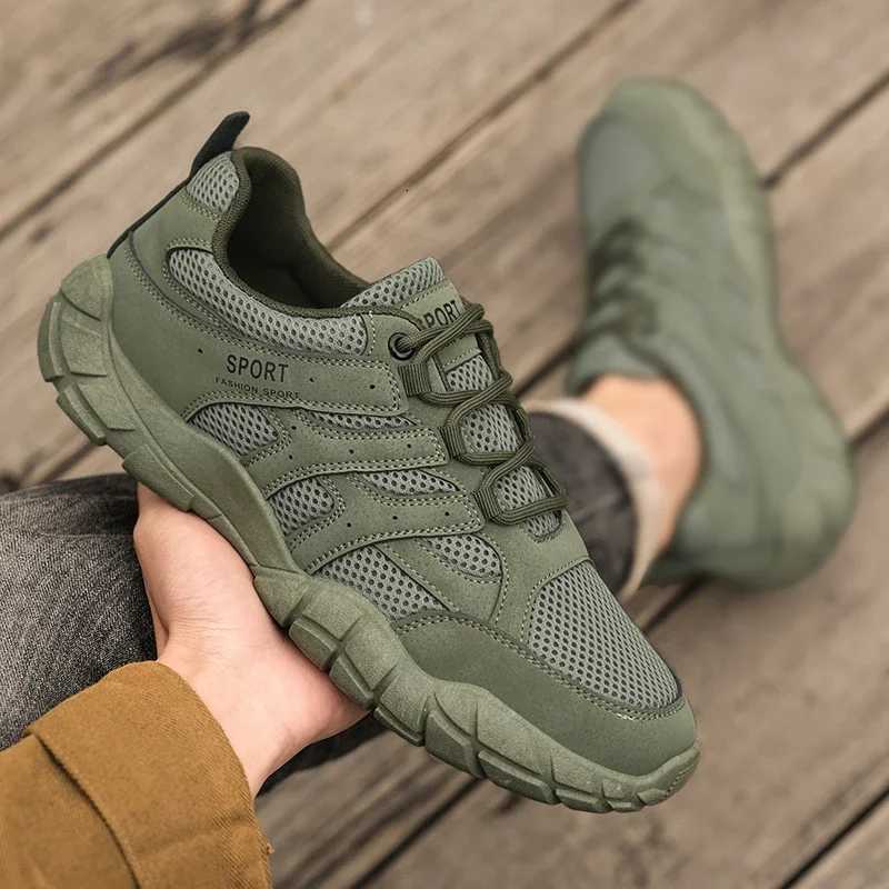 2025 Mens Summer Footwear Platform Scape UOMO Slipon Arcterick Hiking Shoes Running Shoes Sports Shoes Charm Mens Wear Z250905