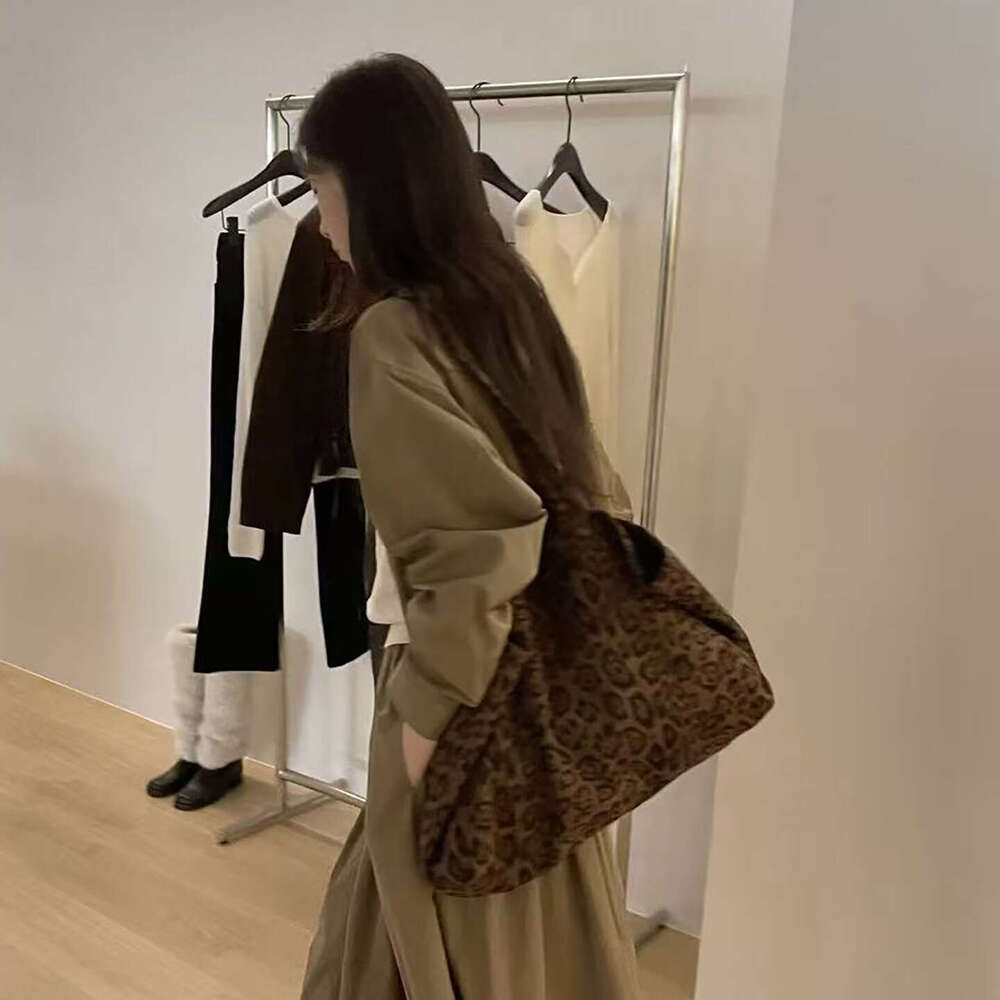 Korean Style Suede Leopard Print Large Capacity Shoulder 2025 Autumn Winter New Commuter Versatile Underarm Bag for Women