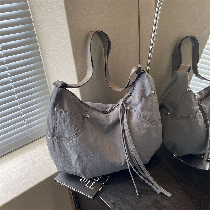 Casual Dumpling Texture Wrinkle Versatile Large Capacity Crossbody Women's 2024 New Model for Class Commuting Cloth Bag