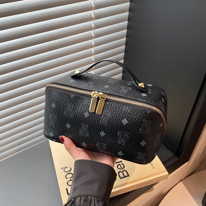 Luxury Brand Designer Bag 2025 Bear Shell Makeup Bag For Women New Retro Versatile Storage Bag Large Capacity Travel Toiletry Bag