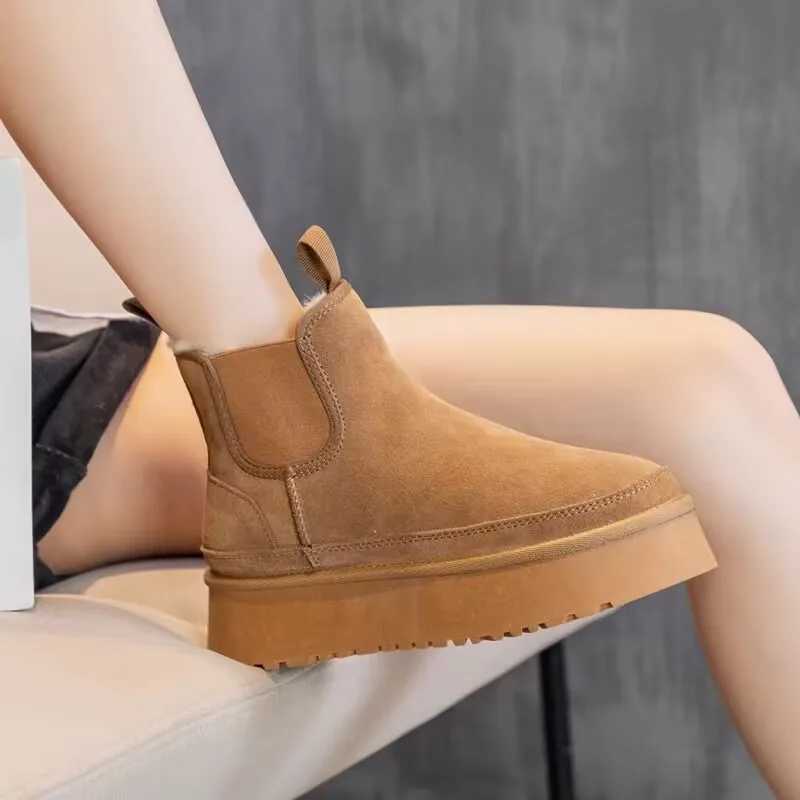 2024 Winter New Leather Thick Sole Chelsea Snow Boots Womens Fashion Allinone Thick Fleece Warm Snow Cotton Shoes L250905