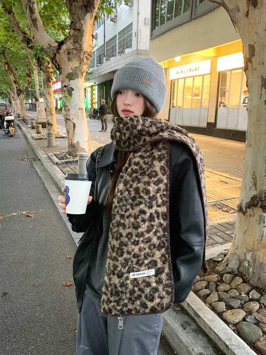 Fashion Leopard Print Scarf For Women Vintage Thickened Neck Warmer For Winter 2025 Double Use As A ShXJ250905