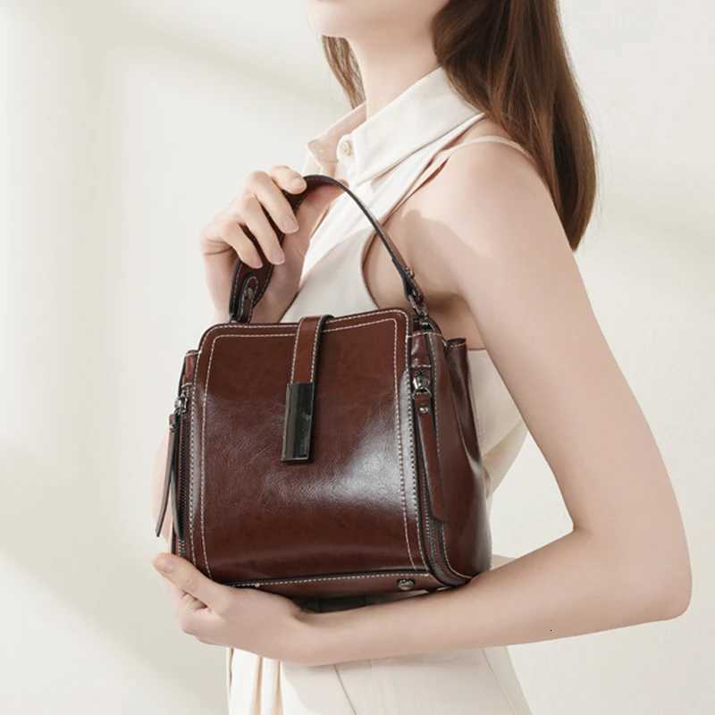 Toptrends Vintage Cow Genuine Leather Bucket Small Shoulder Crossbody Bags For Women 2025 Designer Bucket Ladies Handbags Z250903