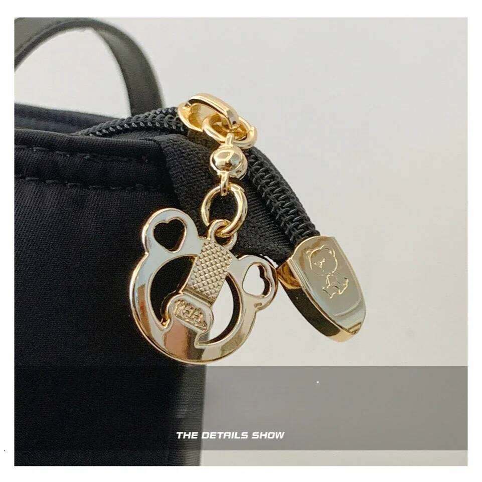 Autumn New Large Capacity Women's Shoulder Commuter ToteTravel storage bagShopping storage handbag