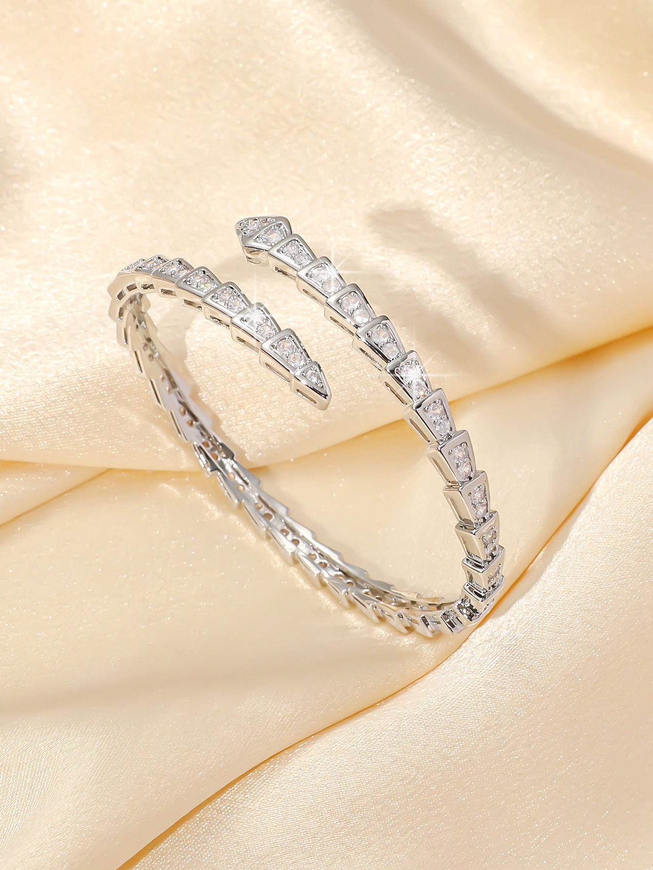 Luxury Brand Designer Jewelry Women's Hot-Selling Round Diamond Full Zircon Bracelet, Women's Light Luxury Elegant Round Bracelet, Hot-Selli