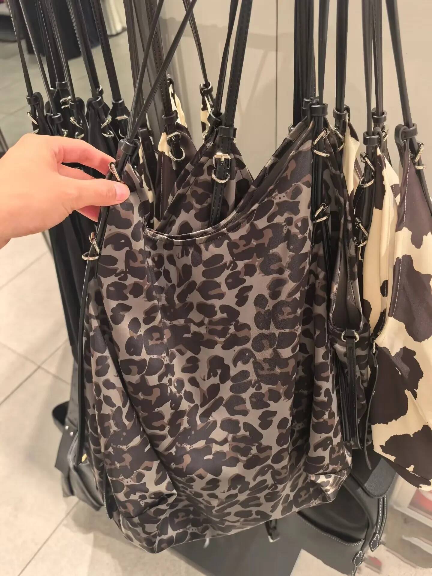 Oversize Satin Tote Bags for Soft Silk Shoulder Designer Black Handbags Large Shopper Purses 2024 New Women Bag