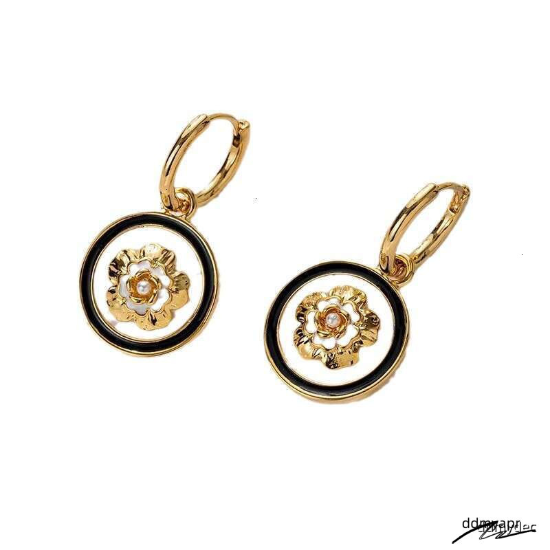 Collections French Style Camellia Earrings For Women ddmydec 2024 Fashion Elegant Oil Drop Ear Cuffs Light Niche High End Jewelry ddmydec