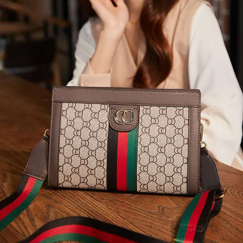 Designer bags, shoulder bags, crossbody luxury bags, designer women's wallets, trendy fashion chain wide shoulder straps, shoulder bags, 100 text