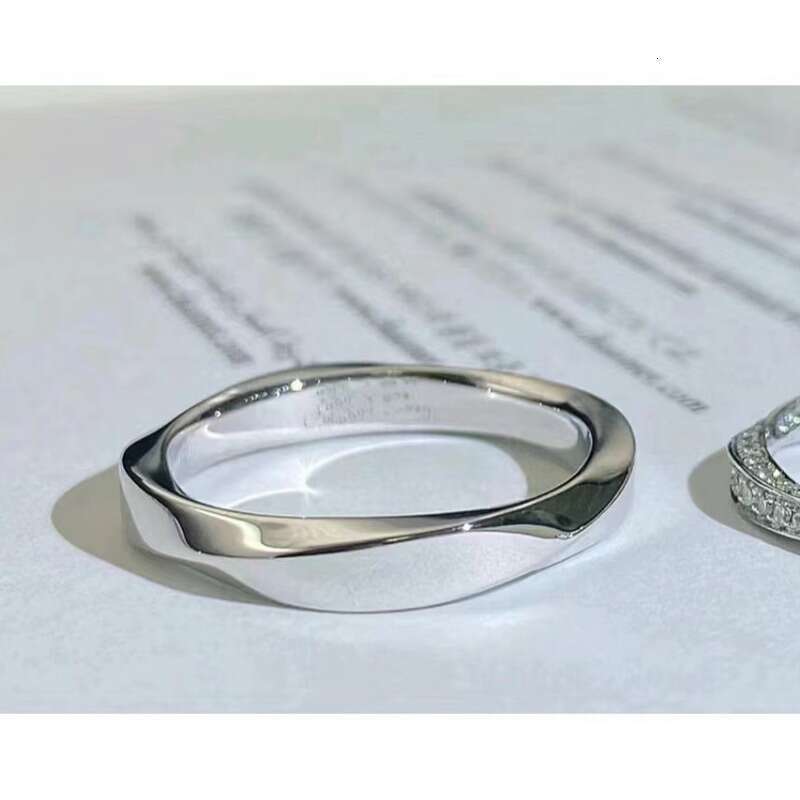 Knot Mbius Ring for Couples, Men and Women, Goddess Trendy Non-Fading Waterproof Ring, Light Luxury Fashion Style