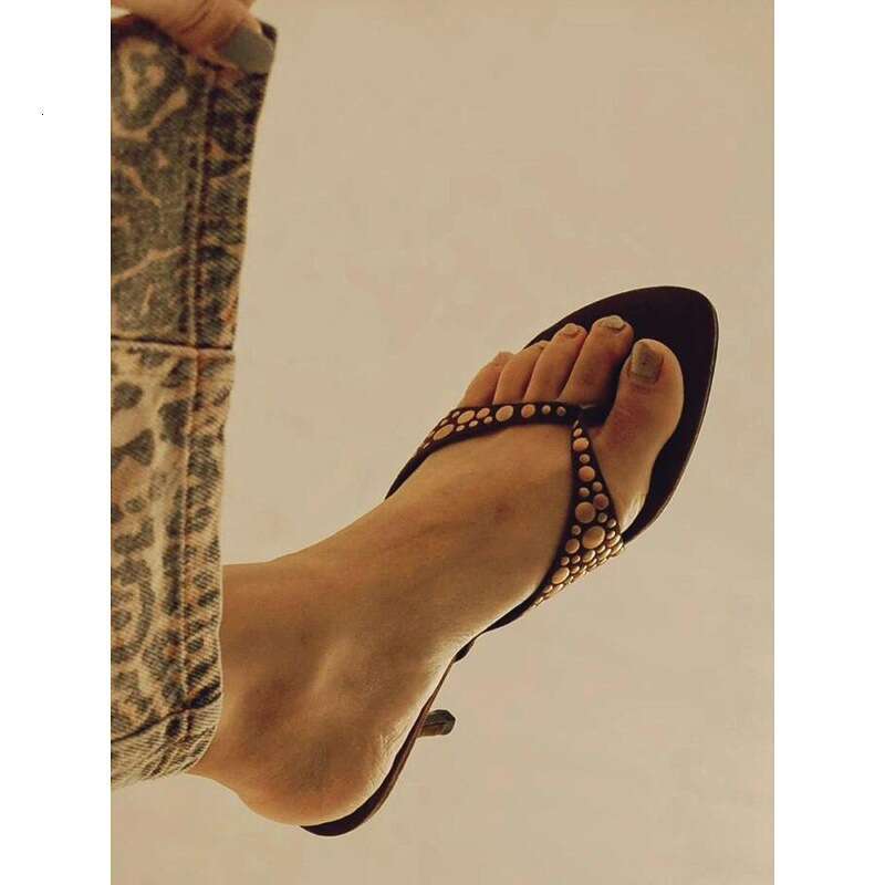 35-42 Plus Size 2025 New Style High-End Rivet Toe Clip Sandals Suede Wedge High Heel Slippers for Women Summer Outdoor Wear