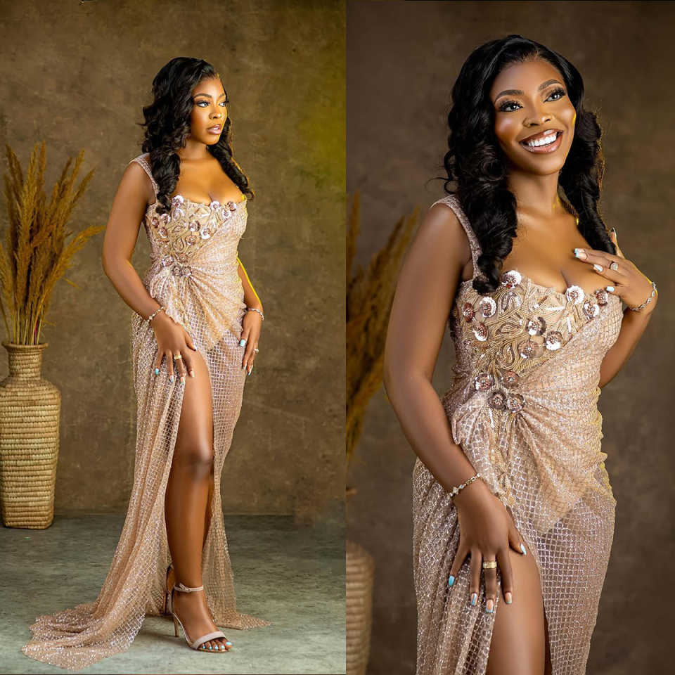 Gorgeous Spaghetti Srtap Prom Gowns Sleeveless Side Slit Evening Dresses Sequins Crytsal Formal Occasion Customized