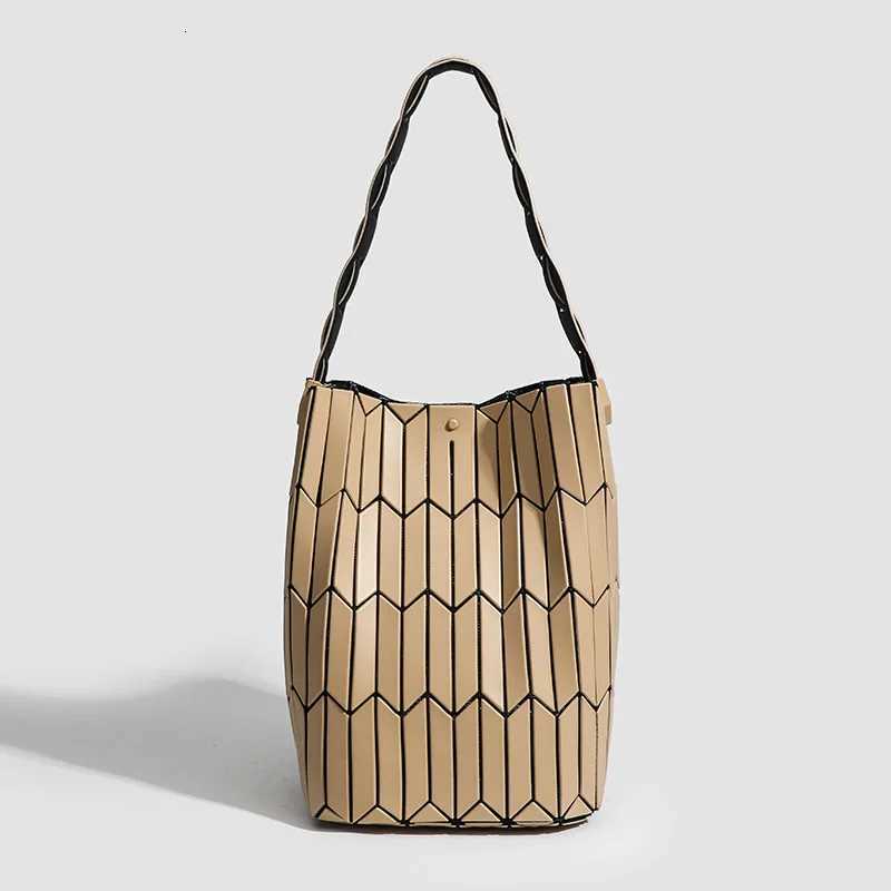 2025 New Trendy Niche Design Geometric Rhombus Color Matching Bucket Bag Versatile Portable Vegetable Basket Shoulder Armpit Bag Z250903