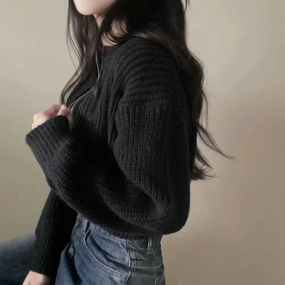 Short Sweater Zipper Oneck Knitted Cardigan Coat Casual Basic Solid Black Women Clothes Winter Allmatch Thick 2024 Lady Trend Z250905