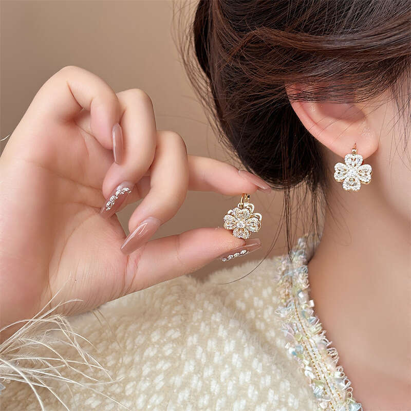 Zircon Four-Leaf Clover for Women 2025 New High-End Stud Earrings Unique Temperament Clips Ear Jewelry