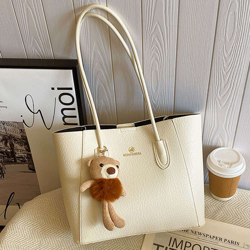 Korean Advanced Classroom Big For Women 2024 New Versatile Literary Commuter Fashion Large Capacity Shoulder Bag