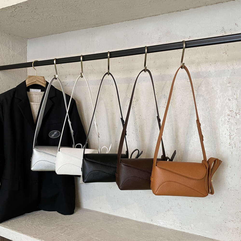 High-End Single Shoulder 2025 New Fashion Versatile Solid Color Pillow Commuter Crossbody Women's Bag