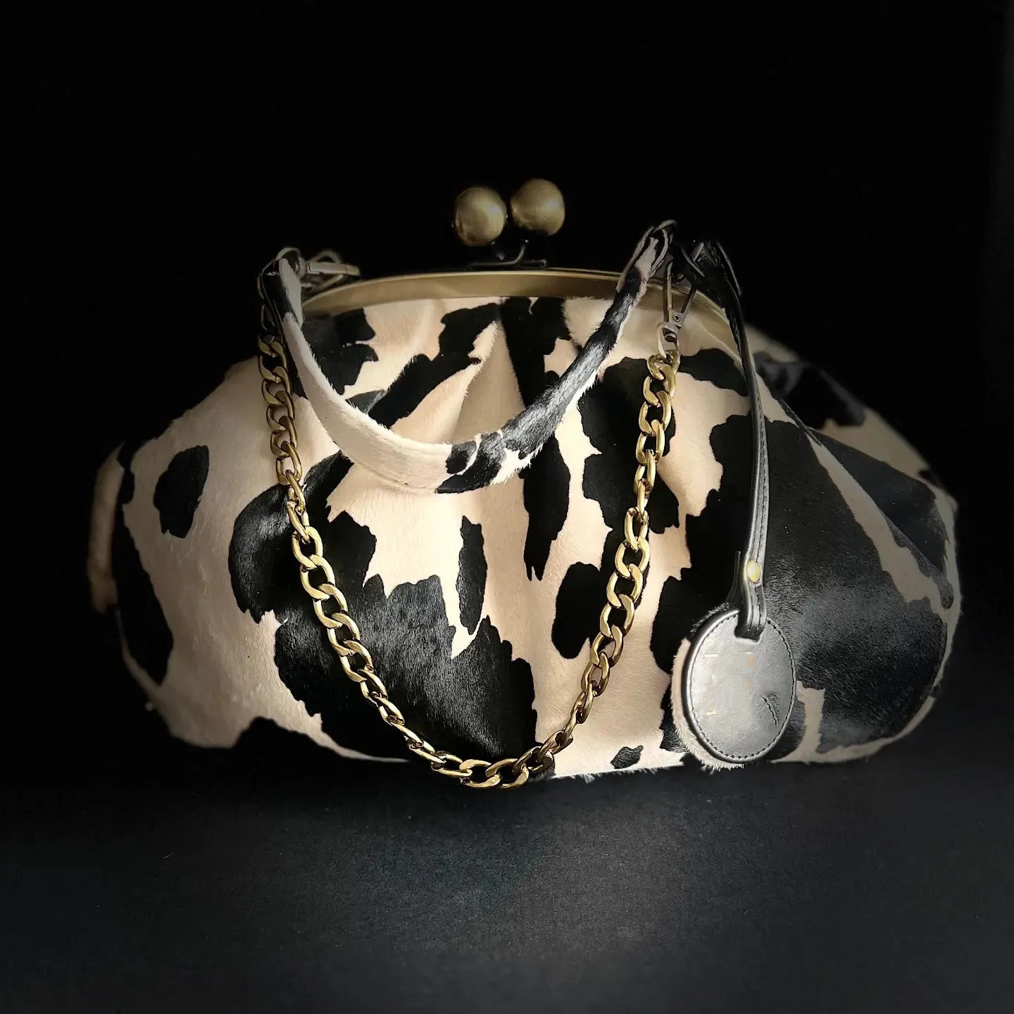LOST IN VINTAGE Suede Cow Pattern Fabric Clutch Metal Frame Kiss Lock and Handle Puffy Purse 34x23x11cm Plush 250905