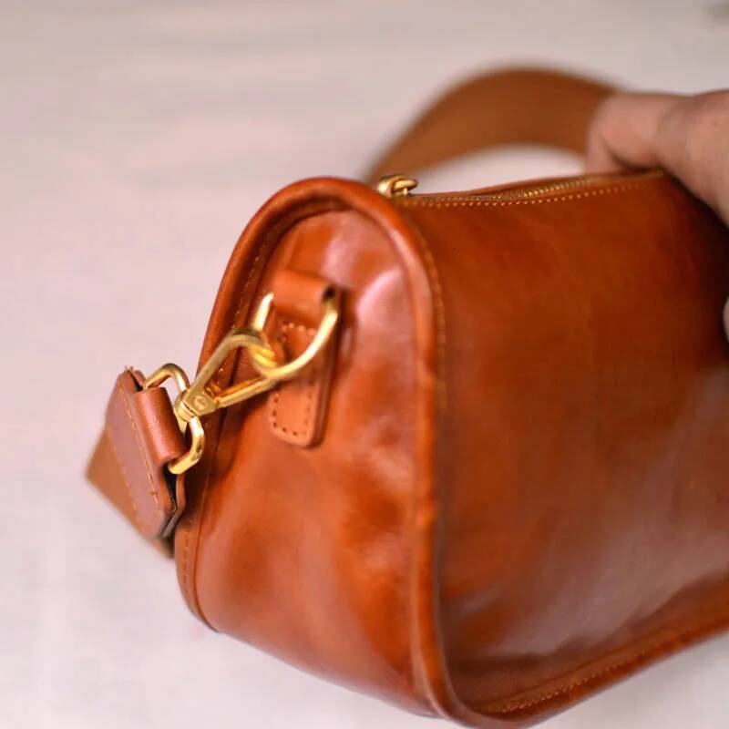 AETOO Vintage Leather Personality First Layer Cowhide Girls Shoulder Bag Handmade Zipper Simple Commuter Casual Outdoor Crossbo