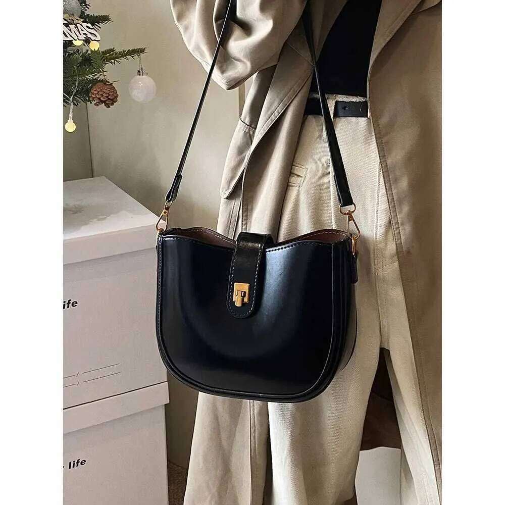 Women Bury Bucket Bag Solid Fashion Pu Leather Crossbody Bags Female Versatile Leisure Chain Shoulder Pack Semicircle