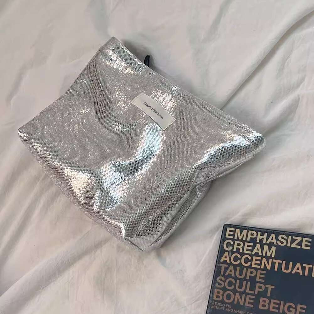 DHEssentials The hand-held bag, makeup bag, large-capacity toiletry bag, outdoor storage bag and organizing bag are simple and portable