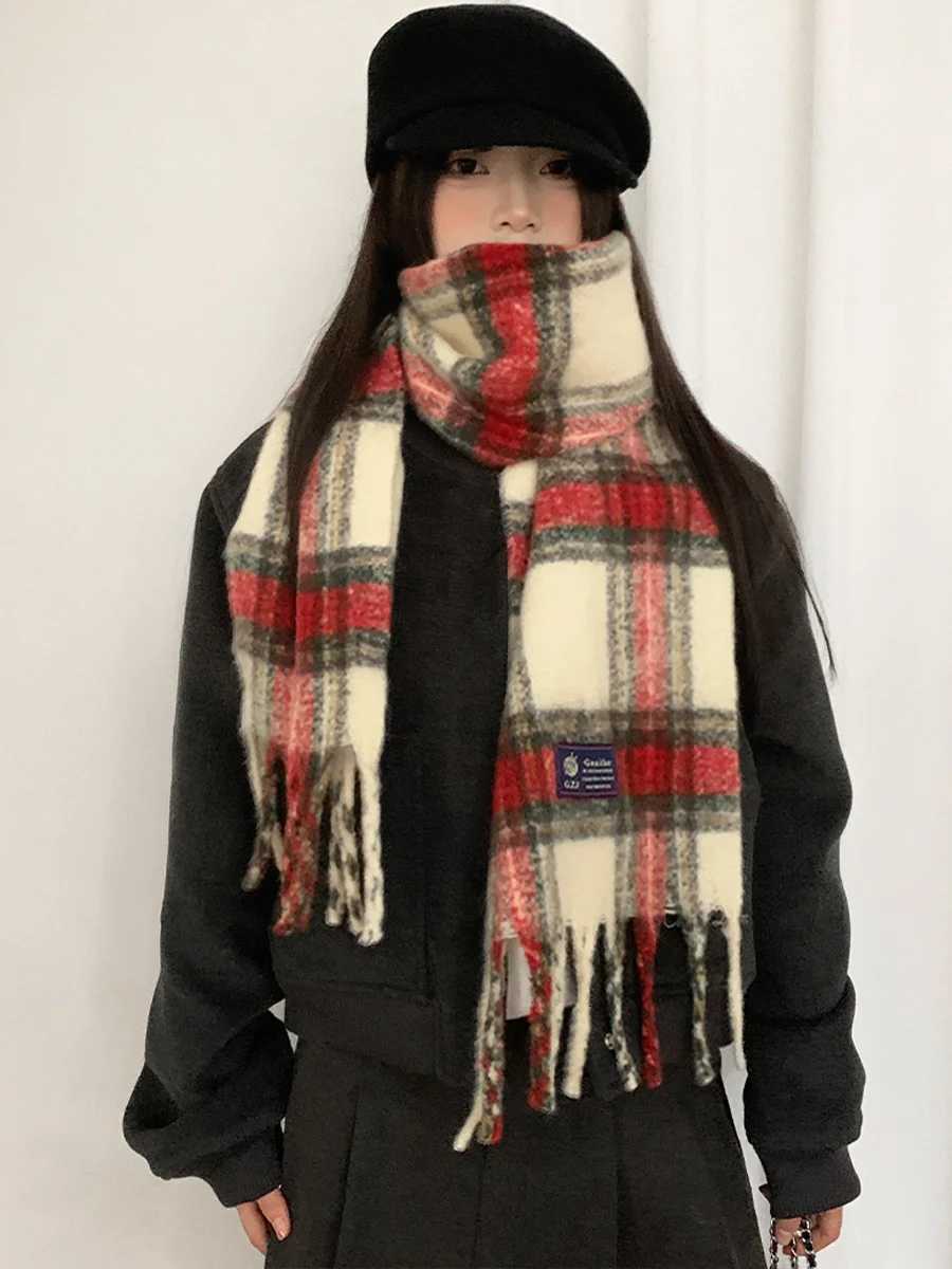 Hanfu Plaid Red Scarf 2025 Winter With Woolen Thickening Warmth ColdProof Tassel Scarf Atmosphere Feeling VersatileXJ250905