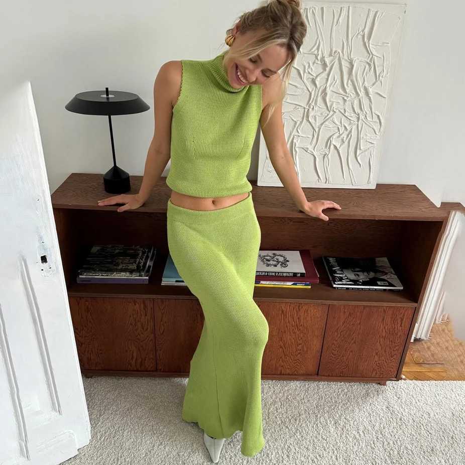2024 New Solid Color Sleeveless Knitted TurtleneCK High Waisted Knitted Long Skirts Women Elegant Slim Half Skirt Set Z250905