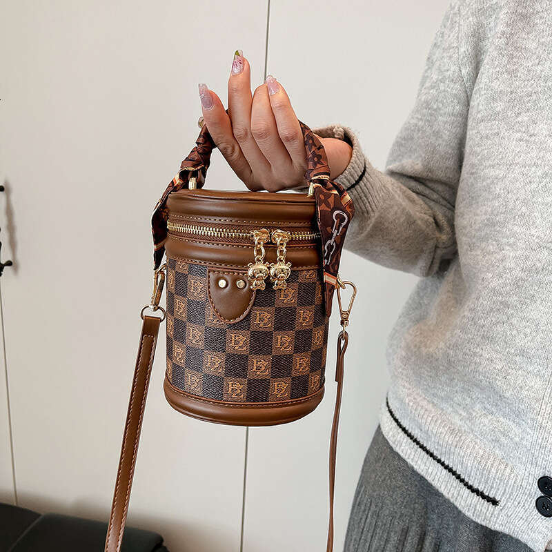 Designer Bag Luxury Cylinder Handbag for Women 2025 New Pattern Fashionable Versatile Light Luxury Single Shoulder Crossbody Bucket Bag with Scarf Rib