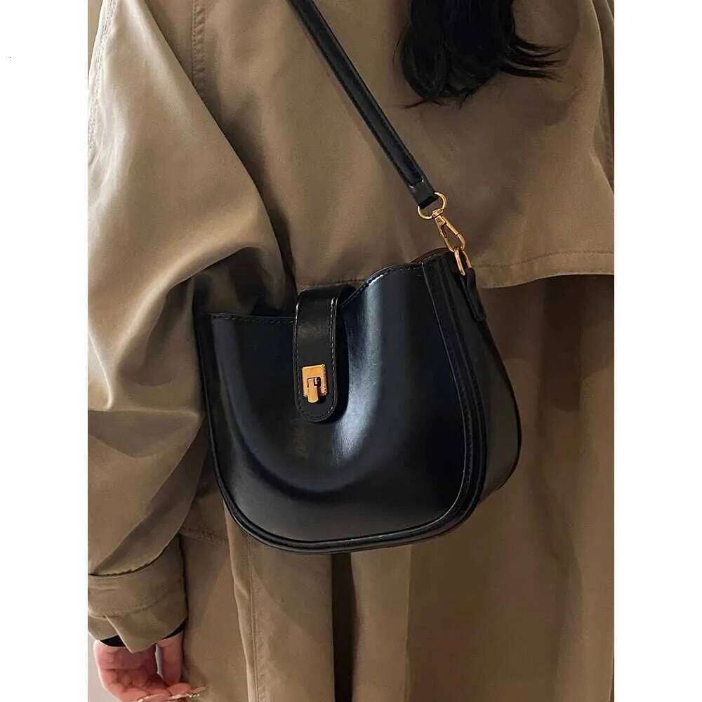 Women Bury Bucket Bag Solid Fashion Pu Leather Crossbody Bags Female Versatile Leisure Chain Shoulder Pack Semicircle
