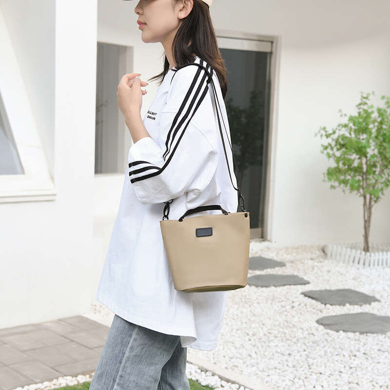 New Crossbody Fashionable Elegant Handbag Bucket Lightweight Small Women's Bag Simple Casual