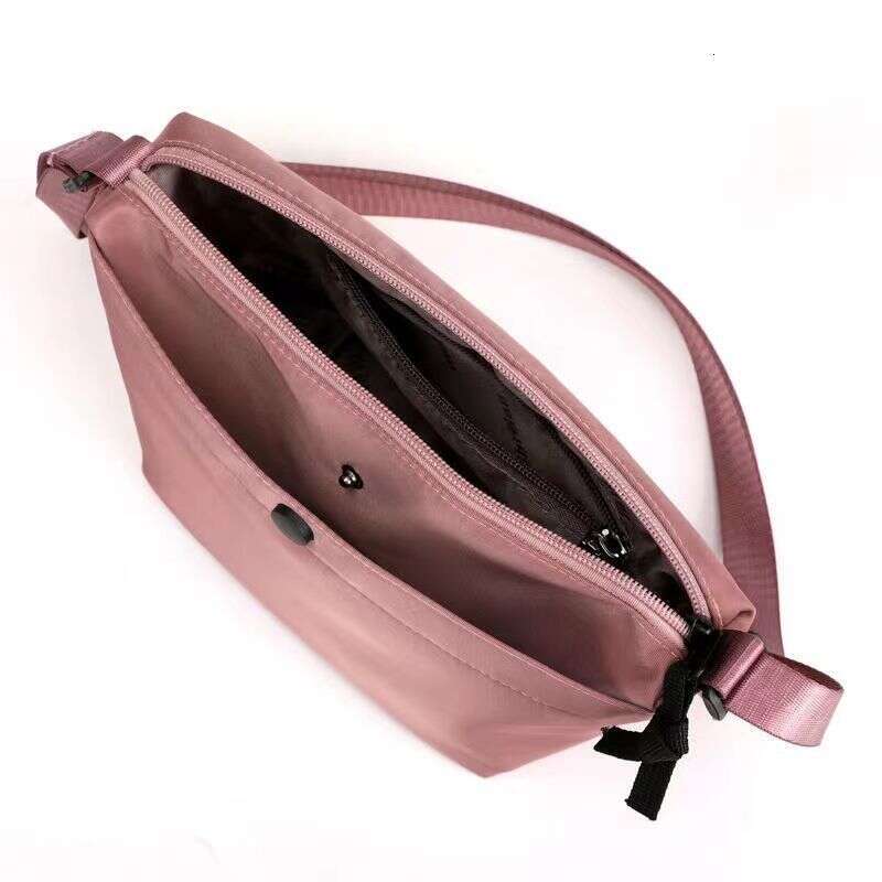 2023 Summer New Lightweight Dumpling Crossbody Versatile Small Korean Version Ins Simple Women's Bag