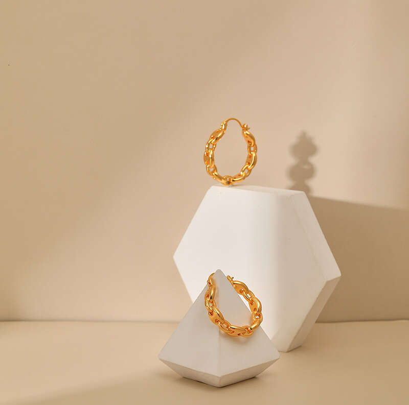 Minimalist interlocking hollowed-out chain design ear loops, European and American fashionable OL ear loops
