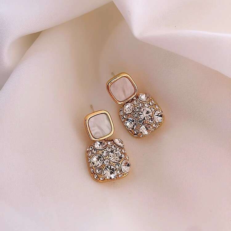 Zircon Four-Leaf Clover for Women 2025 New High-End Stud Earrings Unique Temperament Clips Ear Jewelry