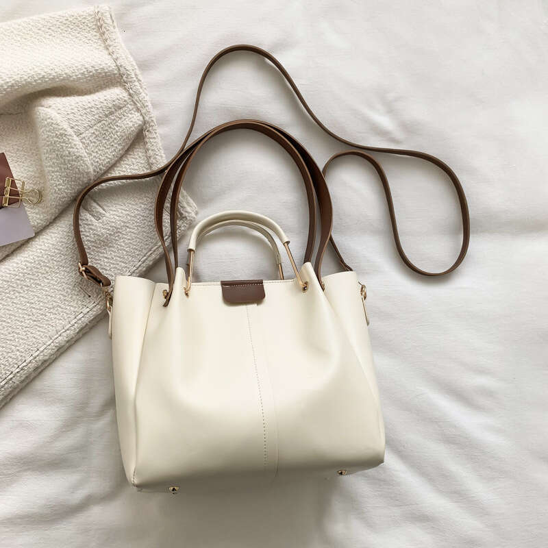 Niche Design Large Capacity Handbag for Women 2023 New Trend Versatile Commuter Crossbody Tote Bucket Bag