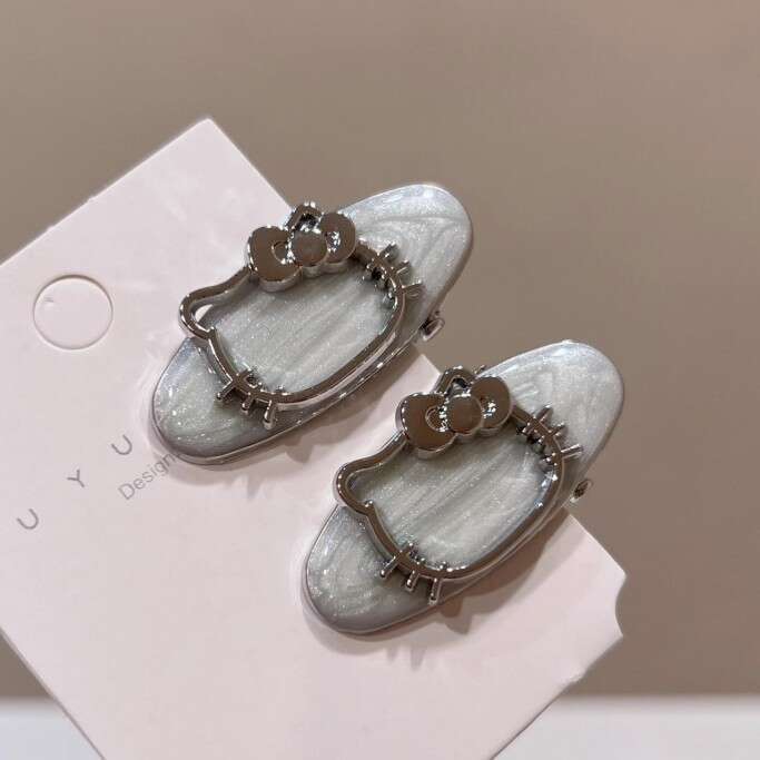 DHcollections 2025 Silver KT Cat Oval Pearl Hair Clip Cute Kitty Side Clip Bangs Clamp Sweet Cartoon Hair Accessory for Women