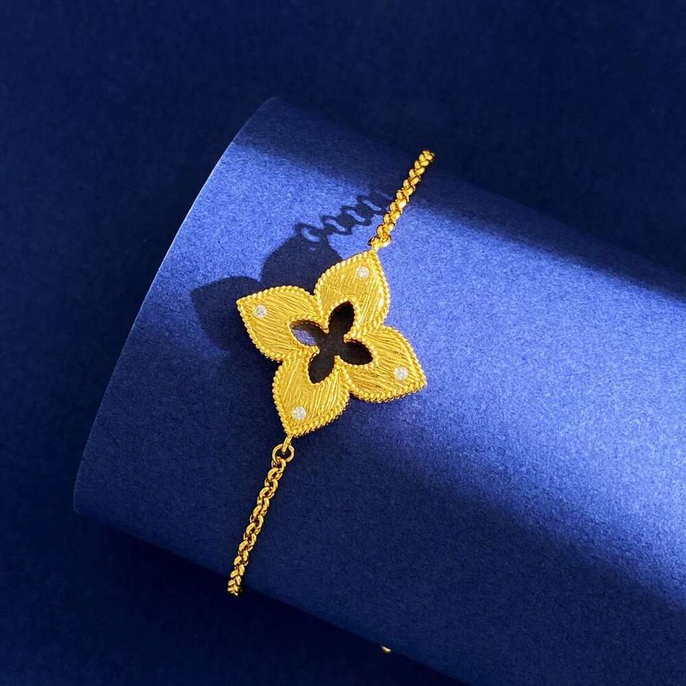 RC Dia-Shaped Four-Leaf Inlaid with Small White Dias Brushed Metal Hollow Filigree Carved Single Flower Bracelet