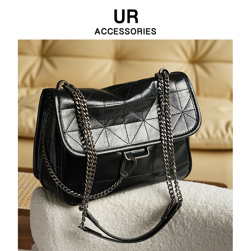 2025 New Women's European And American Wind Wave Large Capacity Punk Style Crossbody With Layered Commuter Bag fashion Designer