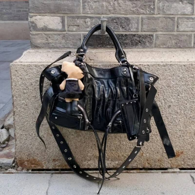New Fashion Retro Hot Girl Rivet Motorcycle Niche High-end Texture Women's Commuting Punk One-shoulder Crossbody Bag high-quality