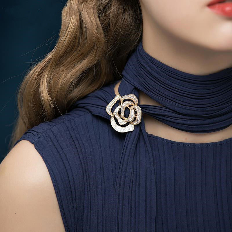 Elegant Rose Brooches Temperament Fashion Alloy Rhinestone Camellia Corsage Badge Pin Accessories Diamond Inlay