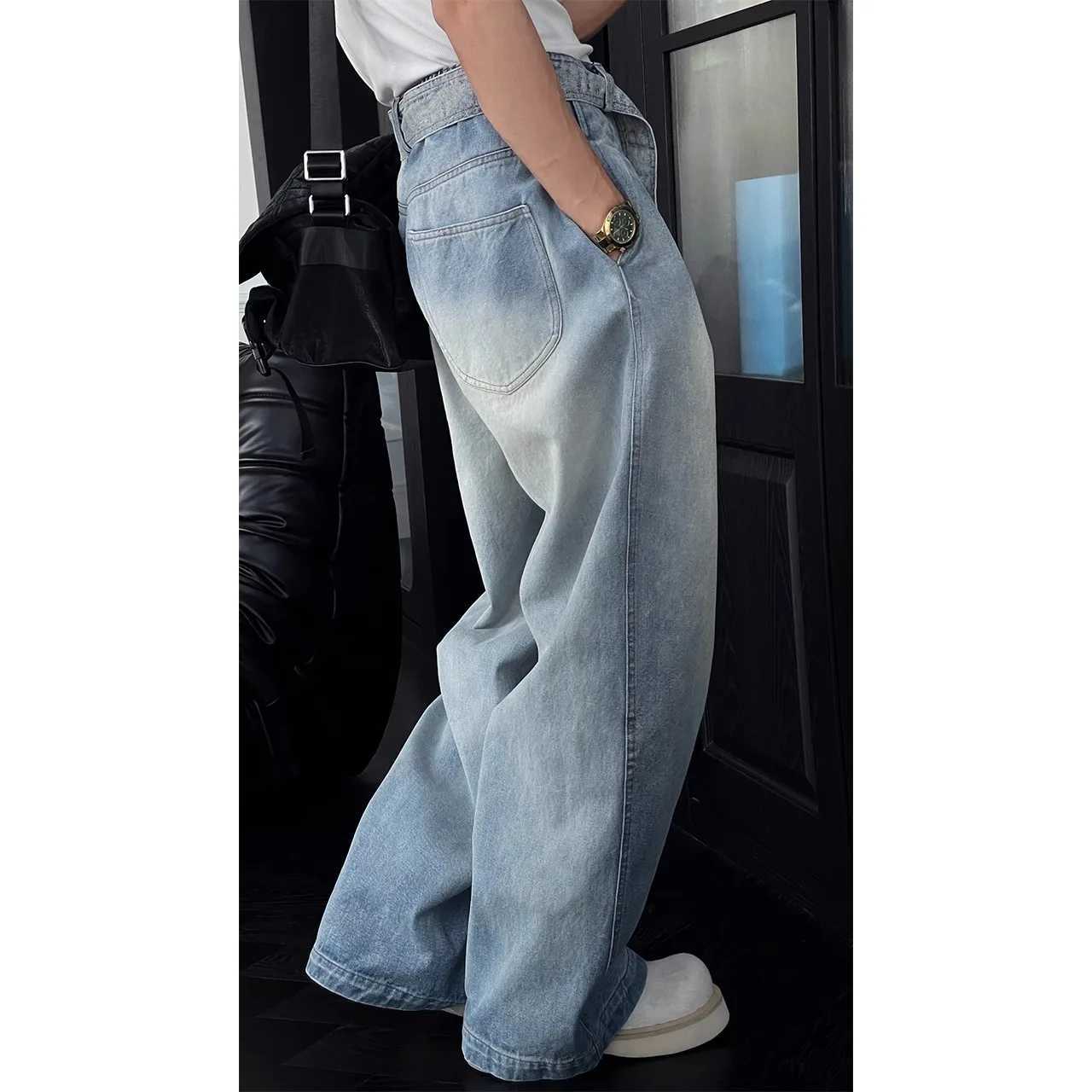 Mens 2025 New Original Design Fashion Pocket Belt Jeans Mens Loose Comfort Wideleg Curved Trousers Male Straight Denim Pants W250905
