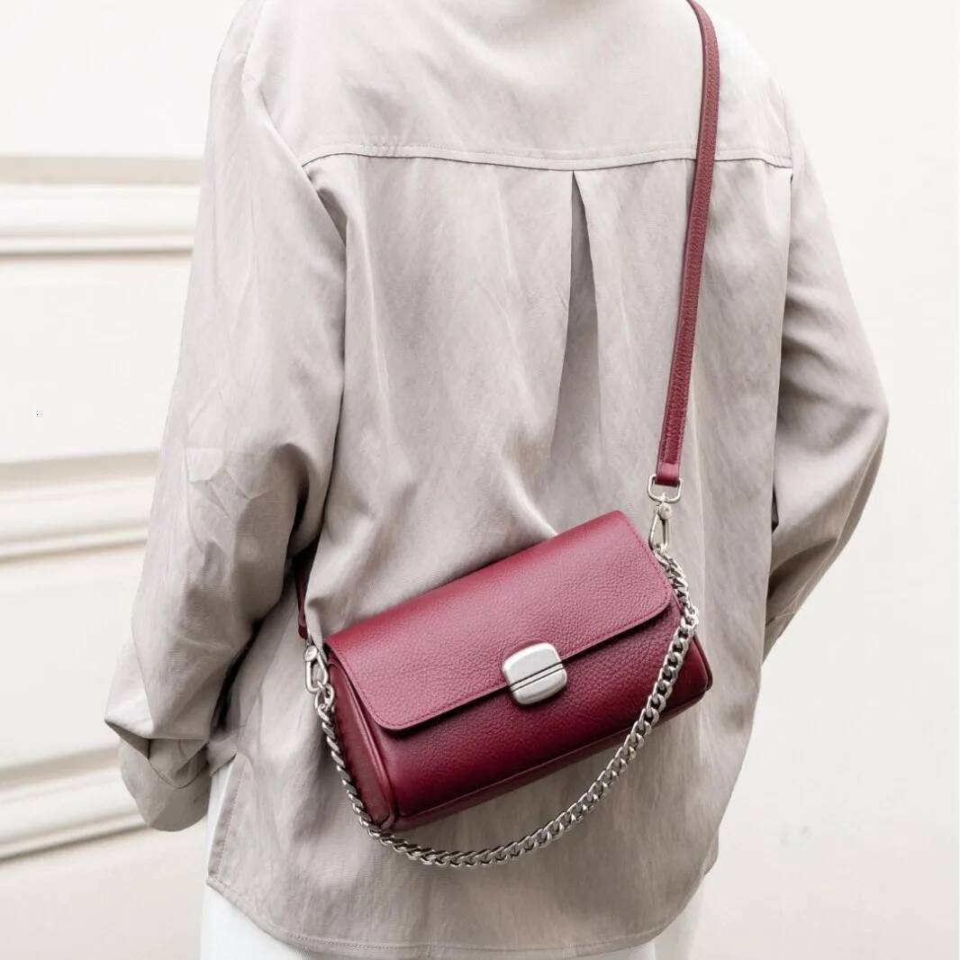 Supple Genuine Leather Women's Barrel Crossbody - Commuter-Friendly Small Chain Strap Shoulder Bag for Everyday Chic