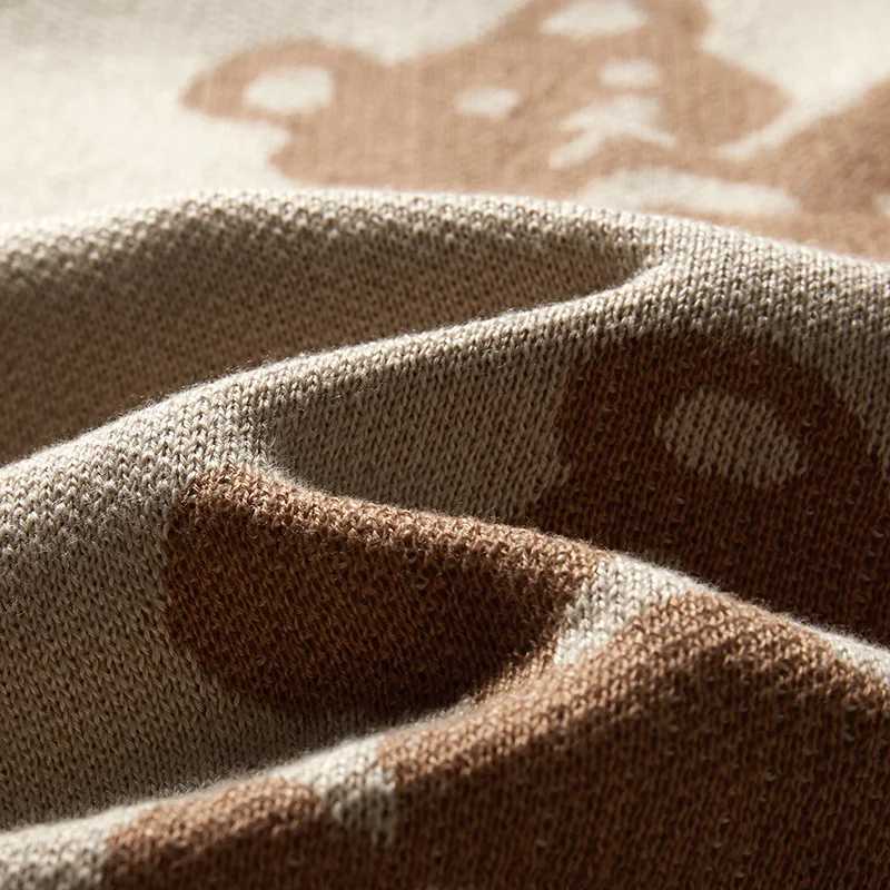 New Spring and Autumn Japanese Round Neck Couple Sweater Simple Bear Jacquard Trendy Versatile Mens Sweater Z250905