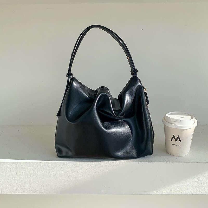 New Korean Style Versatile Tote Commuter High-end Large Capacity Shoulder Women Fashion Simple Pleated Bag