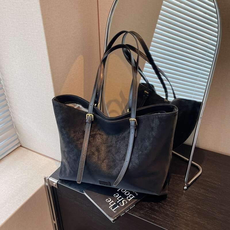 Korean Style Casual Large Capacity Underarm Women's Commuter 2025 New Simple Tote Versatile Shoulder Bag