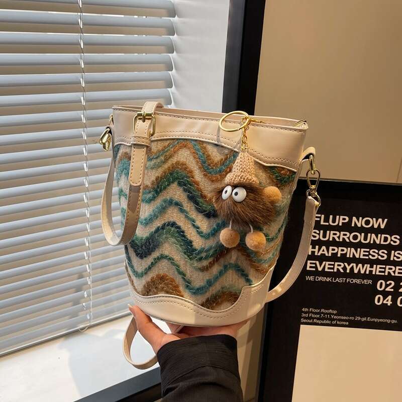 Underarm Women 2024 New High-End Texture Versatile Ripple Single Shoulder Crossbody, Niche Design For Women's Bucket