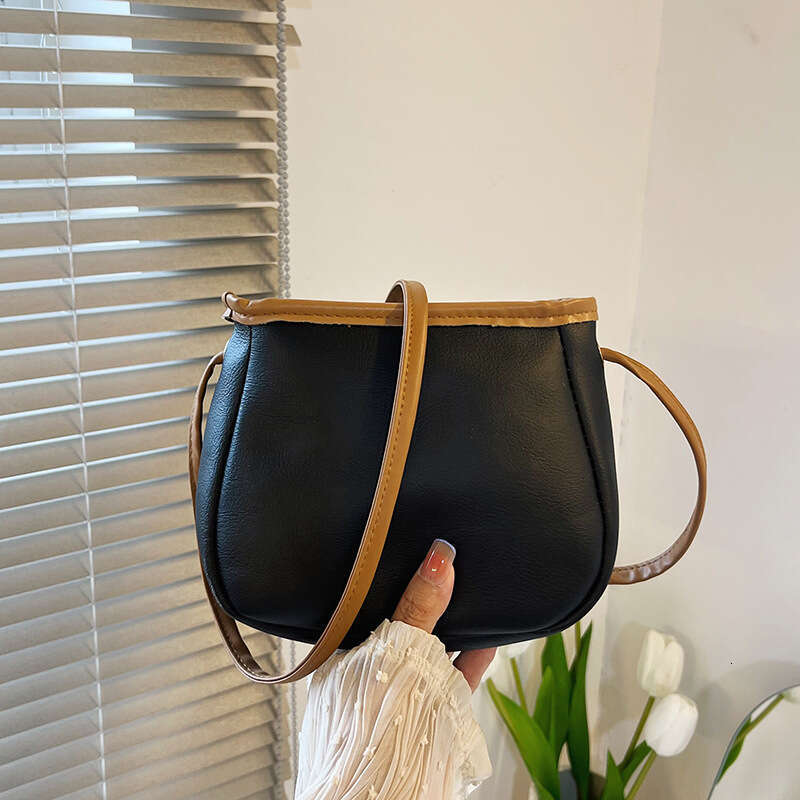 Summer New Fashion Simple Shoulder for Women Stylish Elegant Commuter Crossbody Trendy Soft Leather Small Bag