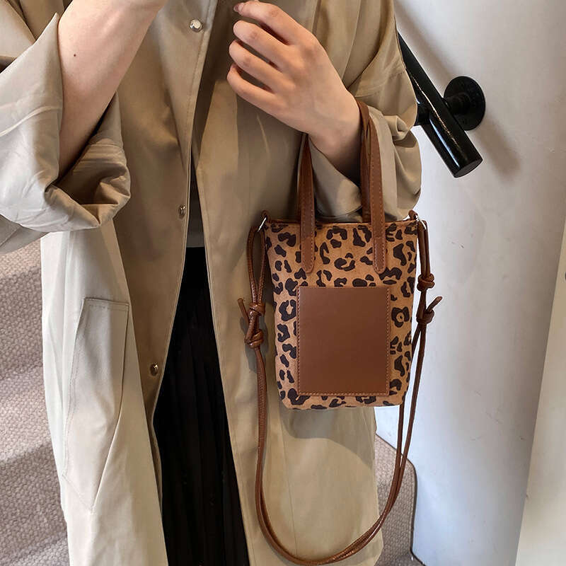 Niche Leopard Print Small Square New Fashion Versatile Crossbody Suede Velvet Phone Bag for Women