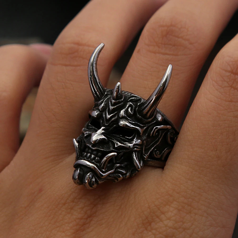 Vintage Unique Domineering Skull Ring Gothic Stainless Steel Mask Rings for Men Fashion Amulet Halloween Jewelry Gifts Wholesale 250905