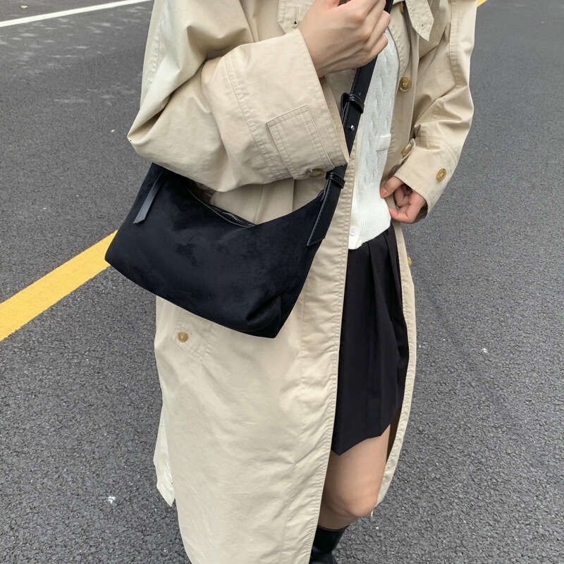 2025 Autumn Winter New Versatile Handbag Commuter Underarm Women's Shoulder Niche Crossbody Bag